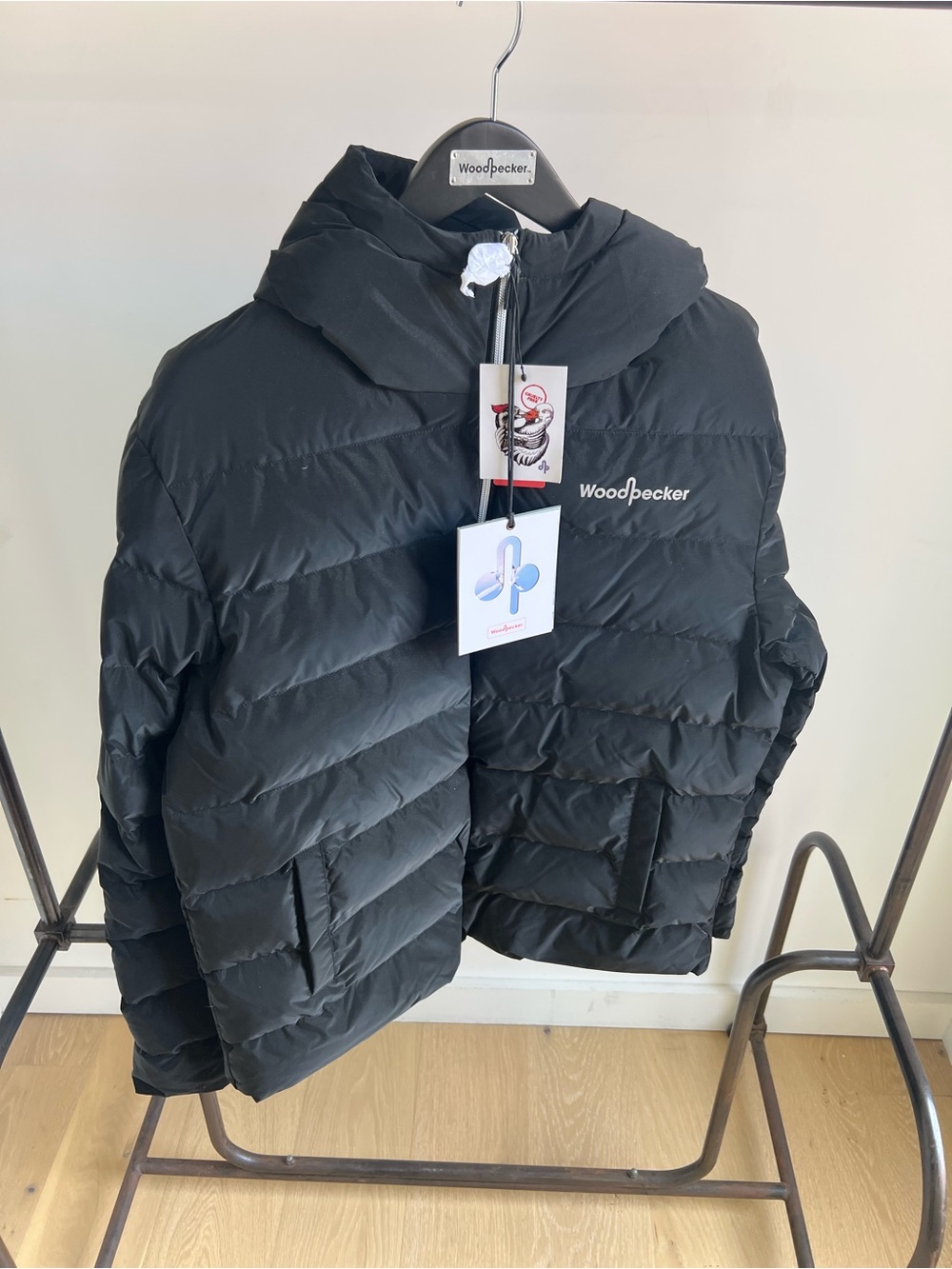 WOODPECKER MENS PUFFER COAT SIZE LARGE